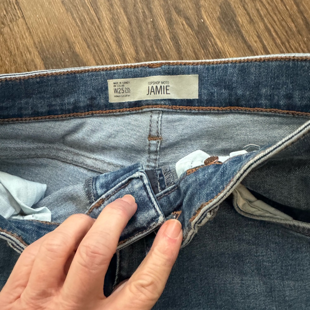 Topshop High Rise Blue Jeans with lacing on the side. Size is 25 European